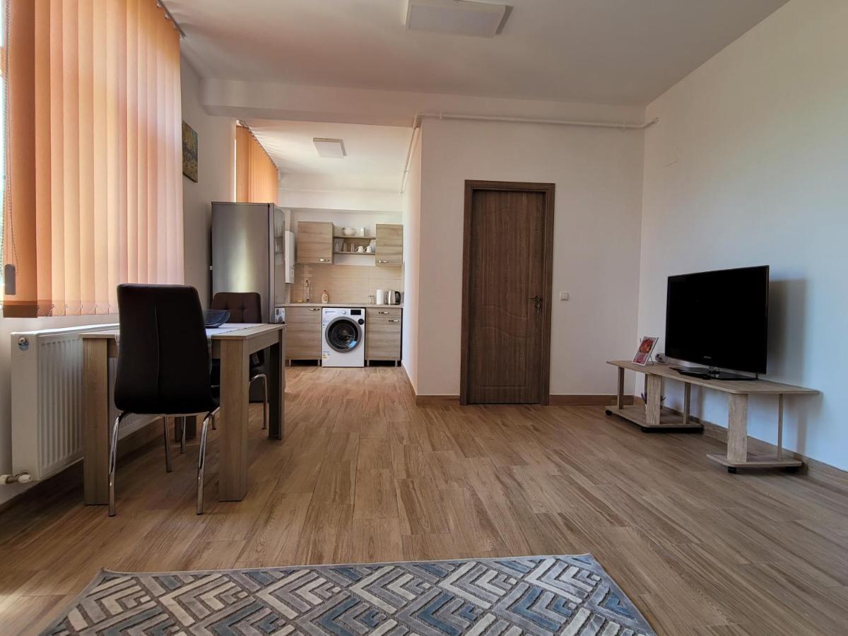 Apartamente Livada Râmnicu Vâlcea エクステリア 写真